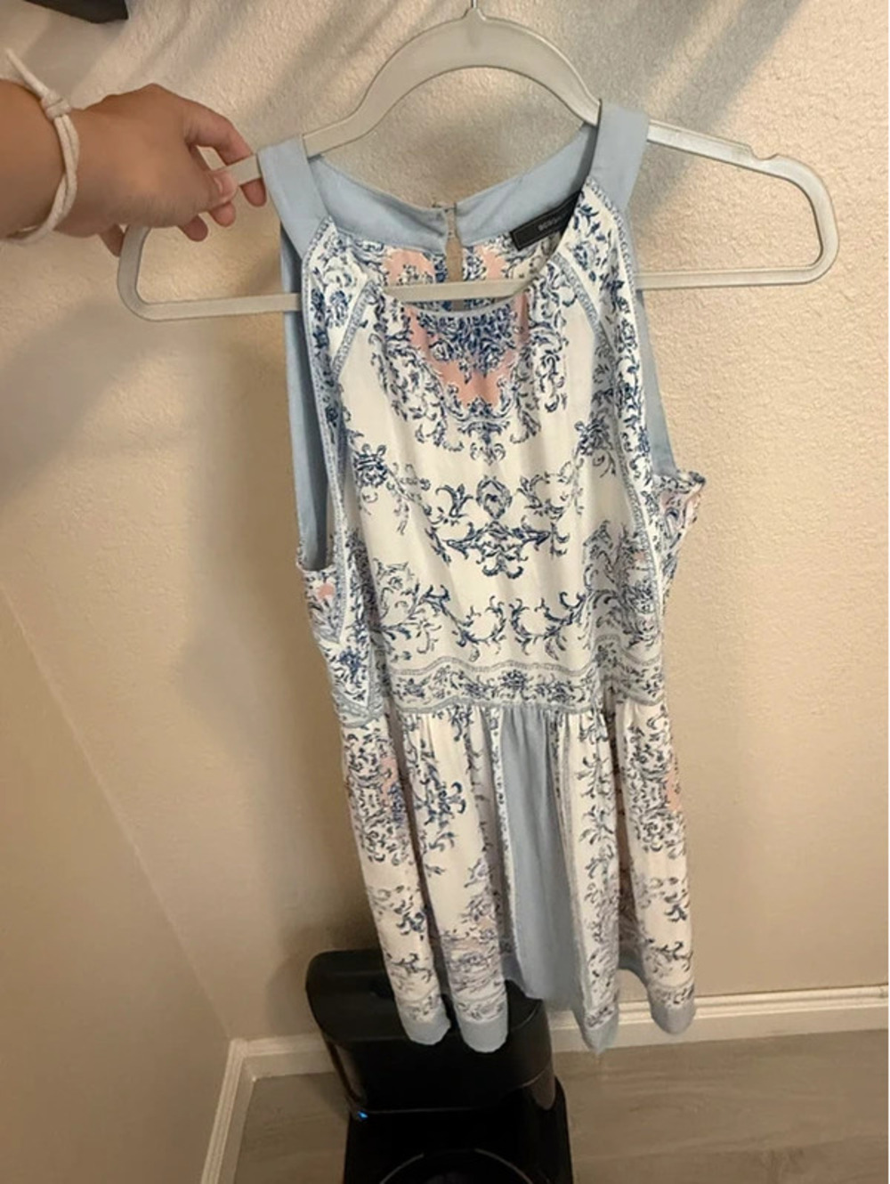 BCBG Maxazria Blue & White Porcelain Scarf Print Dress - Size 6